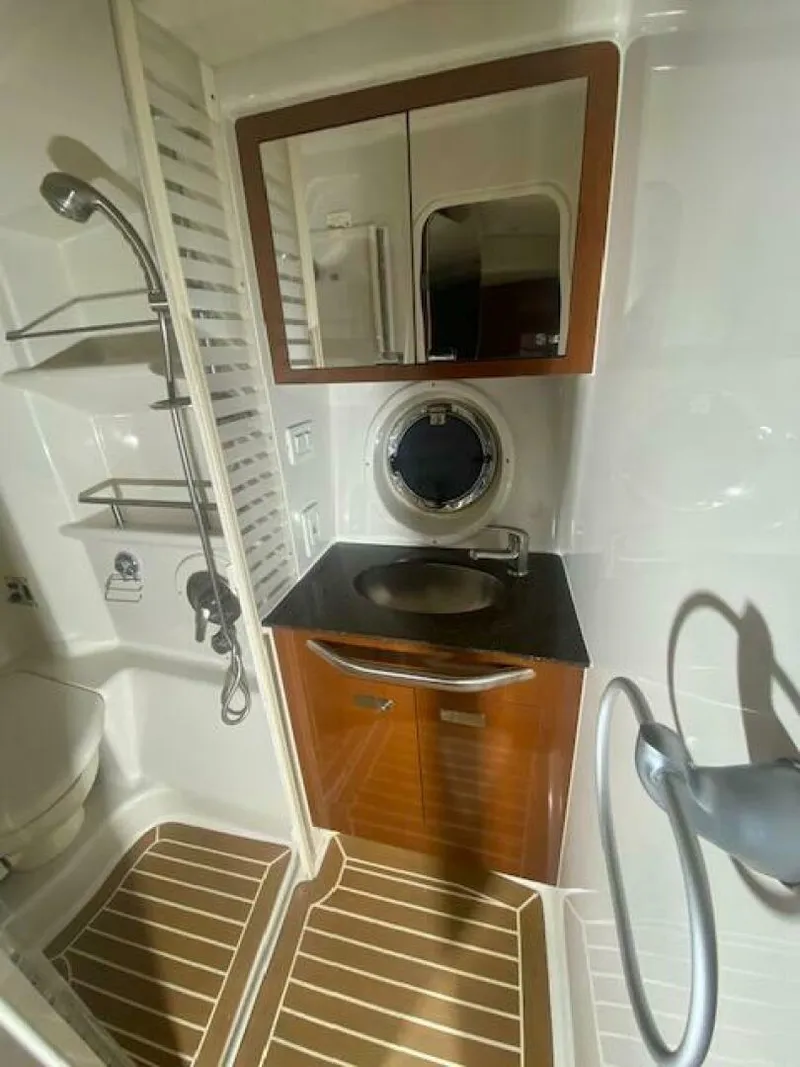 Slide: The Image of Sea Ray 370 Sundancer 2012 - 4767453