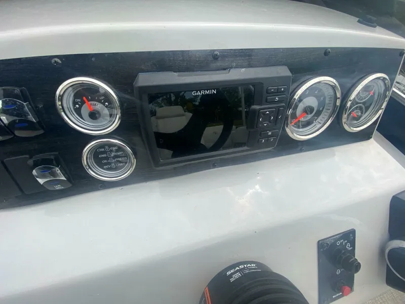 Slide: The Image of Tahoe GT2585 Center Console Fishing Tritoon 2022 - 4768523