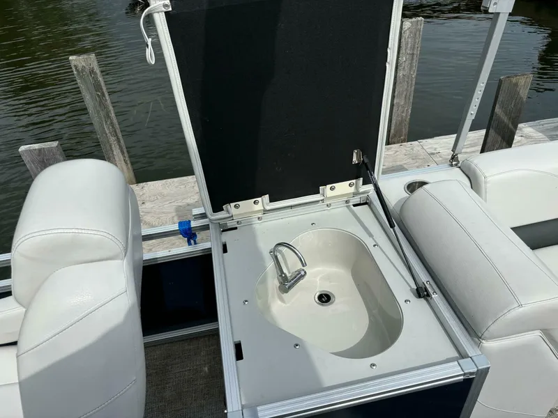 Slide: The Image of Tahoe GT2585 Center Console Fishing Tritoon 2022 - 4768525