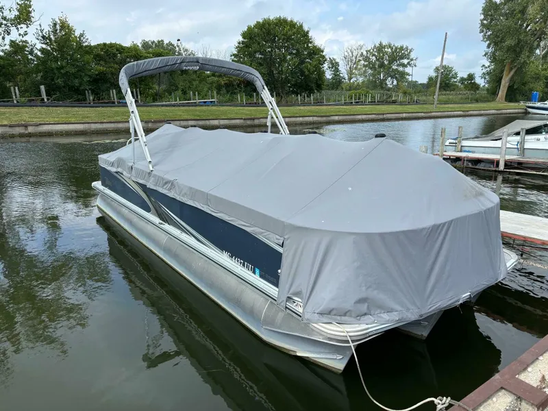 Slide: The Image of Tahoe GT2585 Center Console Fishing Tritoon 2022 - 4768516