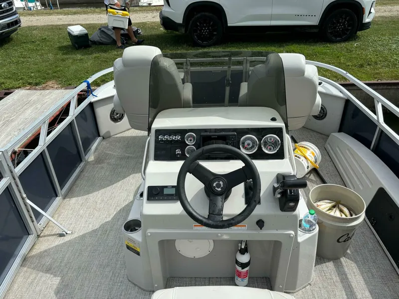 Slide: The Image of Tahoe GT2585 Center Console Fishing Tritoon 2022 - 4768517