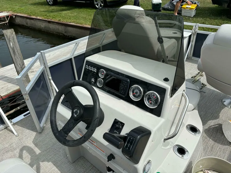 Slide: The Image of Tahoe GT2585 Center Console Fishing Tritoon 2022 - 4768521