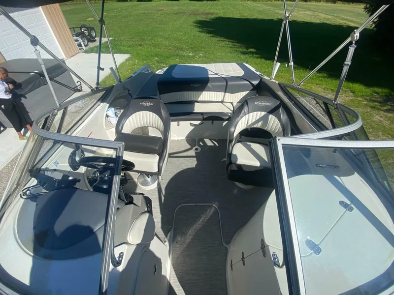 Slide: The Image of Stingray 21 Stingray 2017 - 4768843