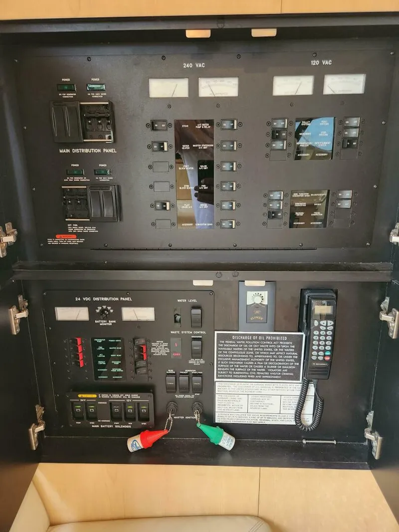 Slide: The Image of Sea Ray 54 Cockpit Motor Yacht 2001 - 4773914