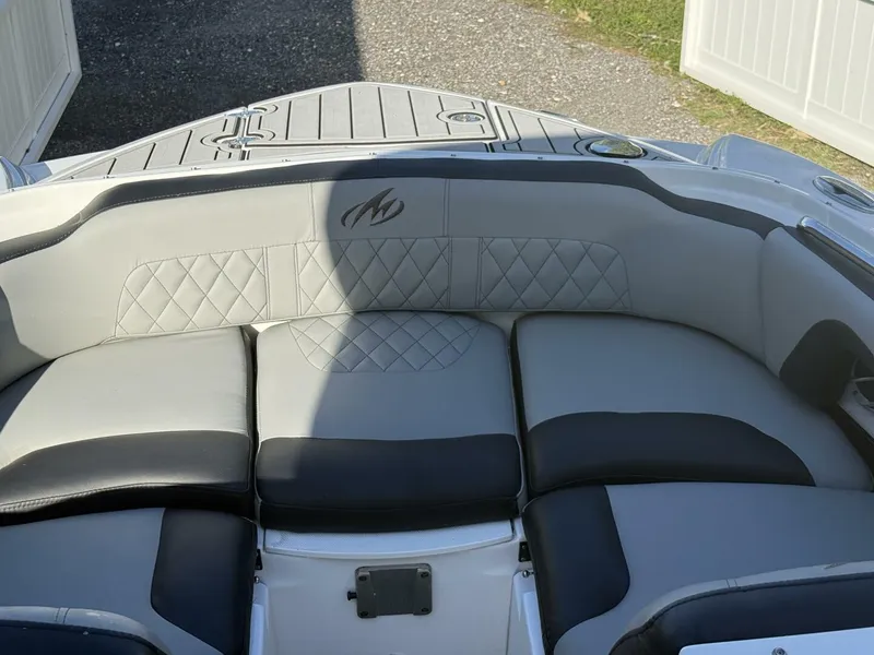 Slide: The Image of Monterey 24 2018 - 4775970