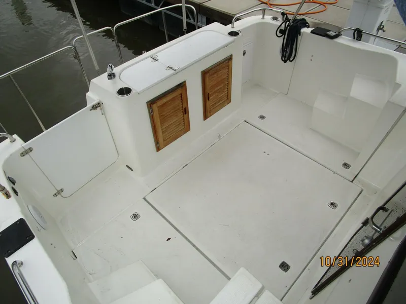 Slide: The Image of 29' Ranger Tugs cockpit2 - 4776107