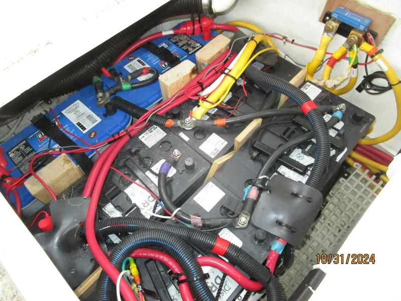 Slide: The Image of 29' Ranger Tugs battery bank - 4776097