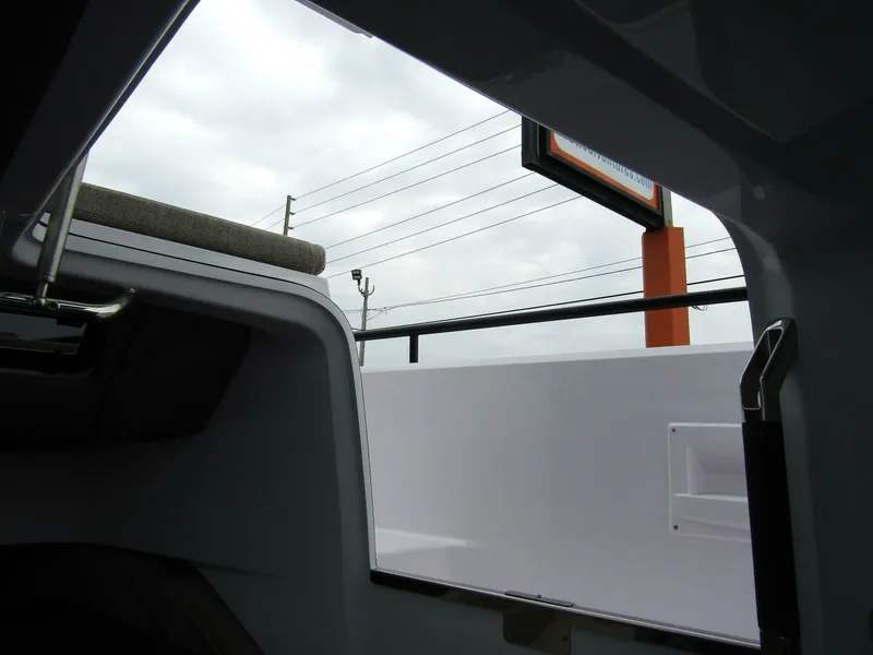 Slide: The Image of Axopar 37 Sun Top 2024 - 5283176