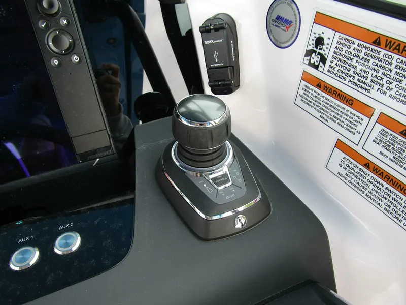 Slide: The Image of Axopar 37 Sun Top 2024 - 5283185