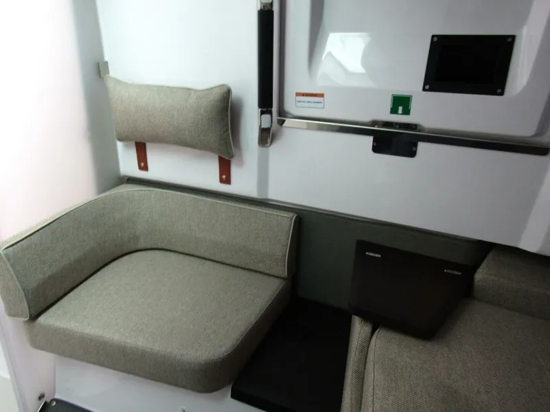 Slide: The Image of Axopar 37 Sun Top 2024 - 5283194