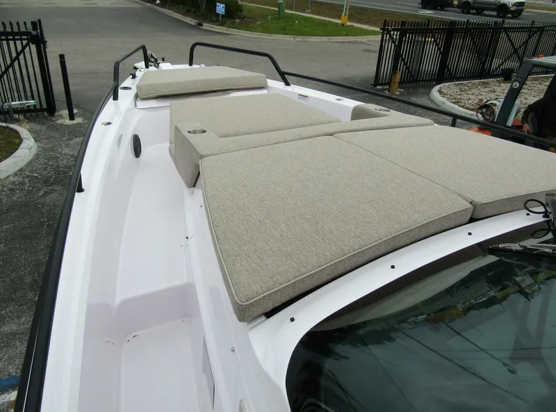 Slide: The Image of Axopar 37 Sun Top 2024 - 5283170