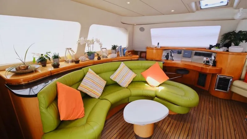 Slide: The Image of 2004 Leopard 62 - 4779592