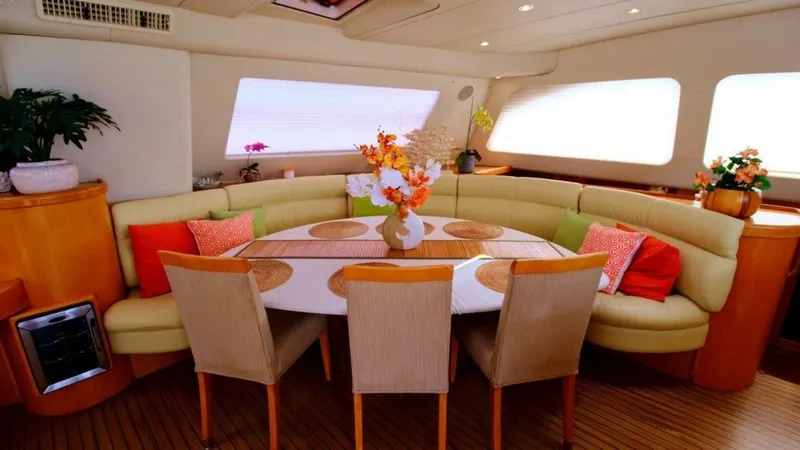 Slide: The Image of 2004 Leopard 62 - 4779590