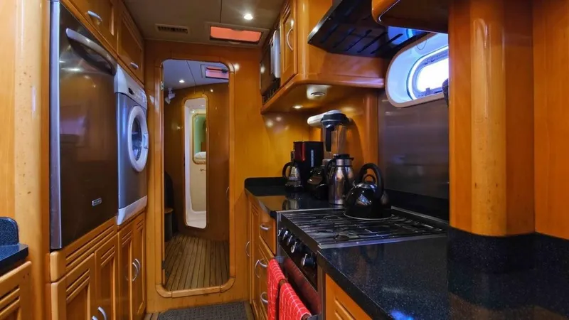 Slide: The Image of 2004 Leopard 62 - 4779584