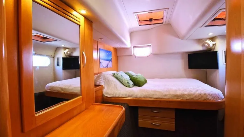 Slide: The Image of 2004 Leopard 62 - 4779579