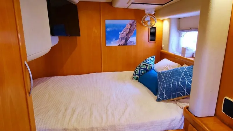 Slide: The Image of 2004 Leopard 62 - 4779567