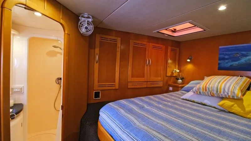 Slide: The Image of 2004 Leopard 62 - 4779572