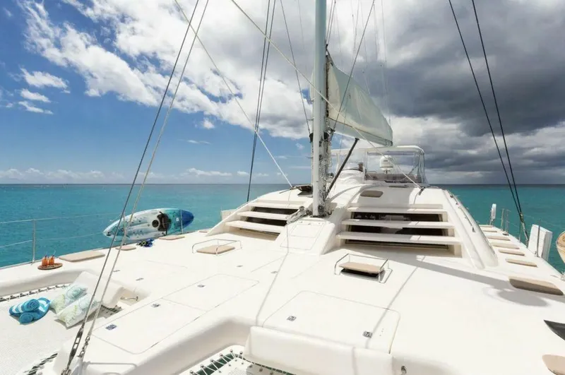 Slide: The Image of 2004 Leopard 62 - 4779517