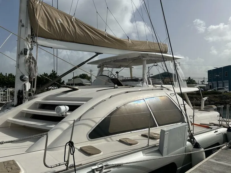 Slide: The Image of 2004 Leopard 62 - 4779524