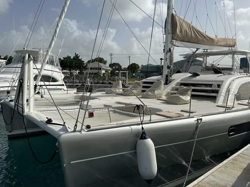 Slide: The Image of 2004 Leopard 62 - 4779525