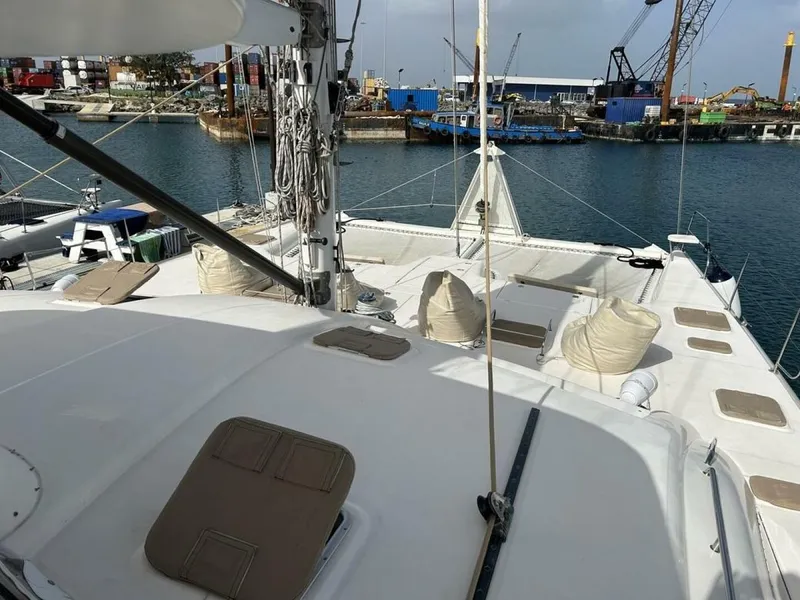 Slide: The Image of 2004 Leopard 62 - 4779530