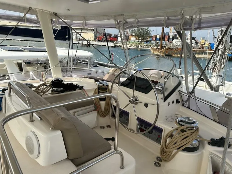 Slide: The Image of 2004 Leopard 62 - 4779528