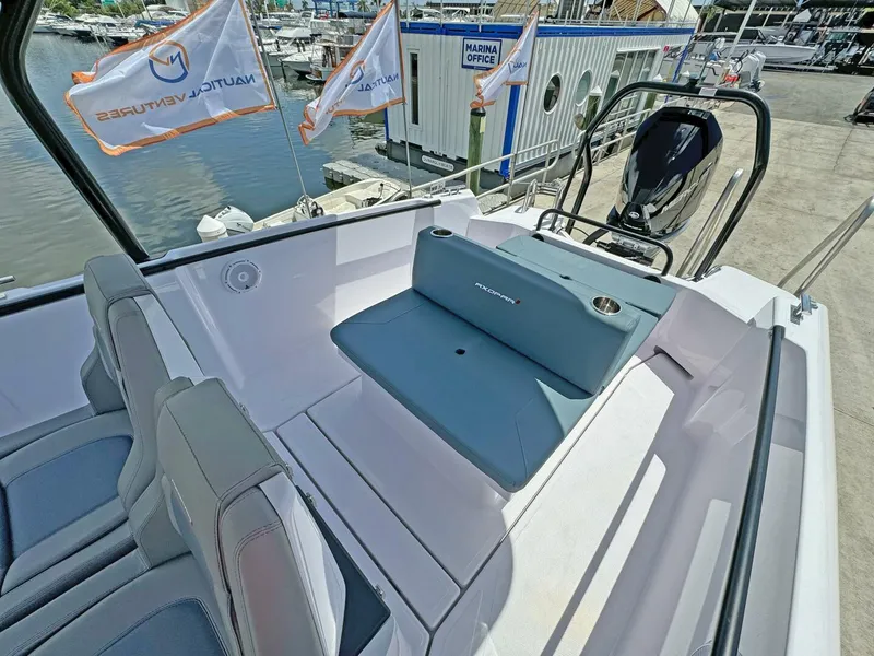 Slide: The Image of Axopar 25 Cross Top 2025 - 5334235