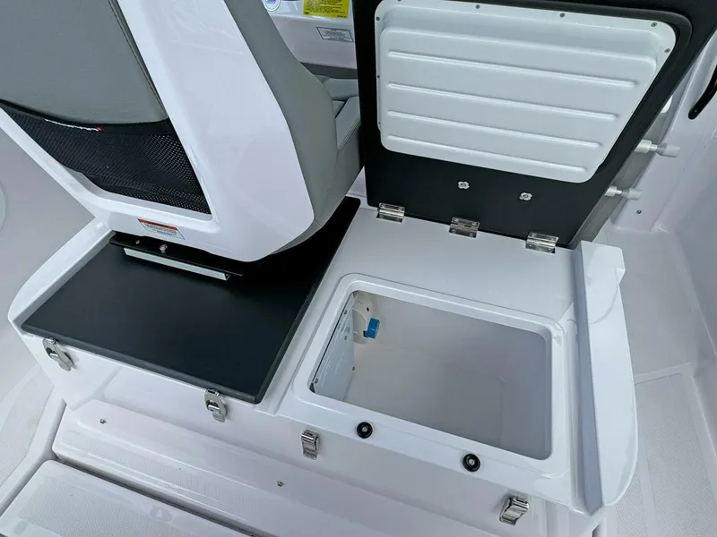 Slide: The Image of Axopar 25 Cross Top 2025 - 5333932