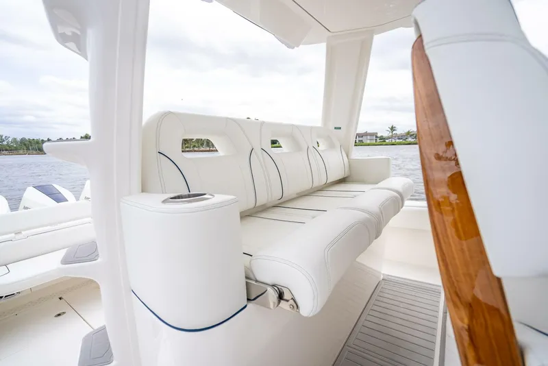 Slide: The Image of SeaVee 420Z 2024 - 5648219