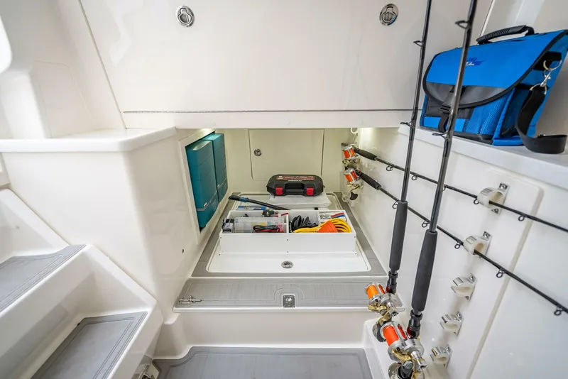 Slide: The Image of SeaVee 420Z 2024 - 4832372