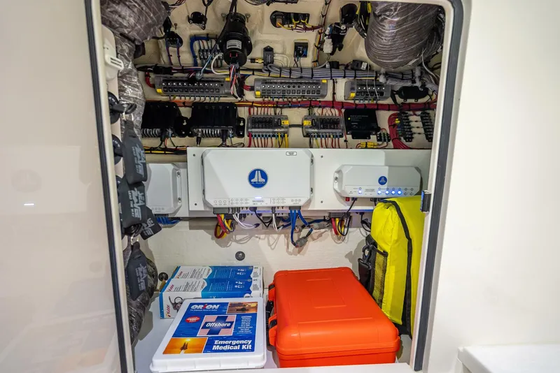 Slide: The Image of SeaVee 420Z 2024 - 5648190