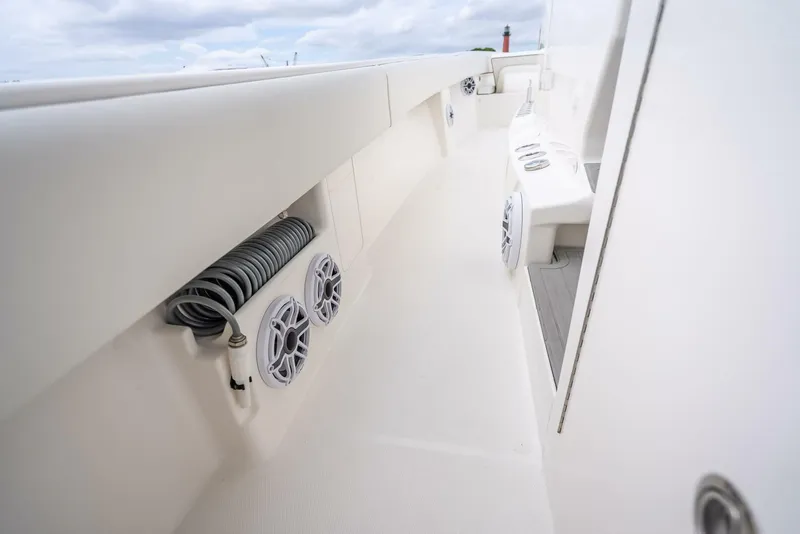 Slide: The Image of SeaVee 420Z 2024 - 5648215