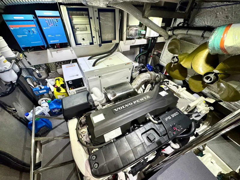 Slide: The Image of Absolute 62 Fly 2023 - 4786341