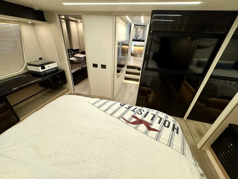 Slide: The Image of Absolute 62 Fly 2023 - 4786413