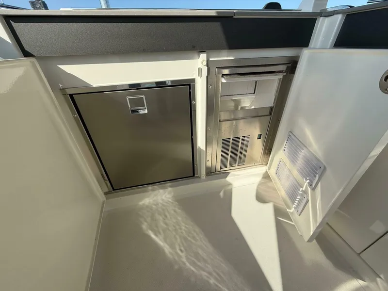 Slide: The Image of Absolute 64 Navetta 2022 - 4786480