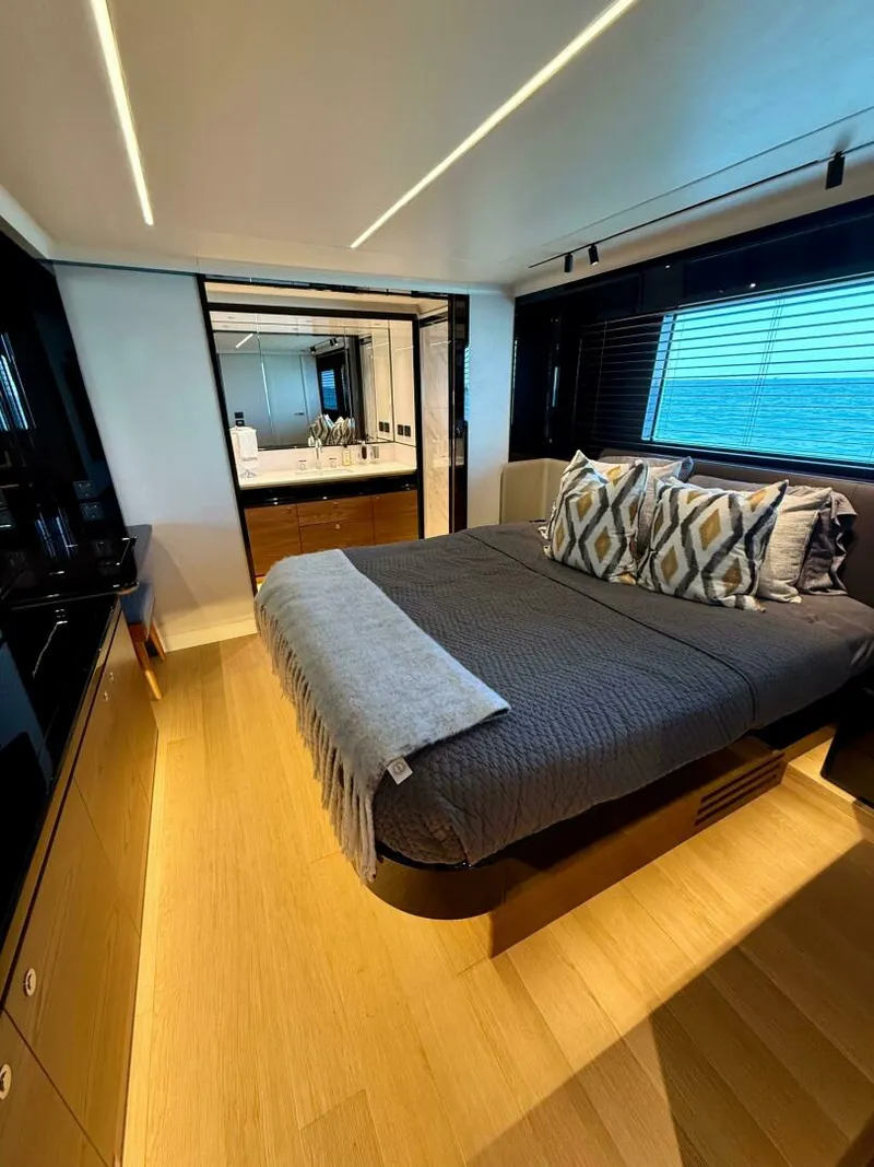 Slide: The Image of Absolute 64 Navetta 2022 - 4786485