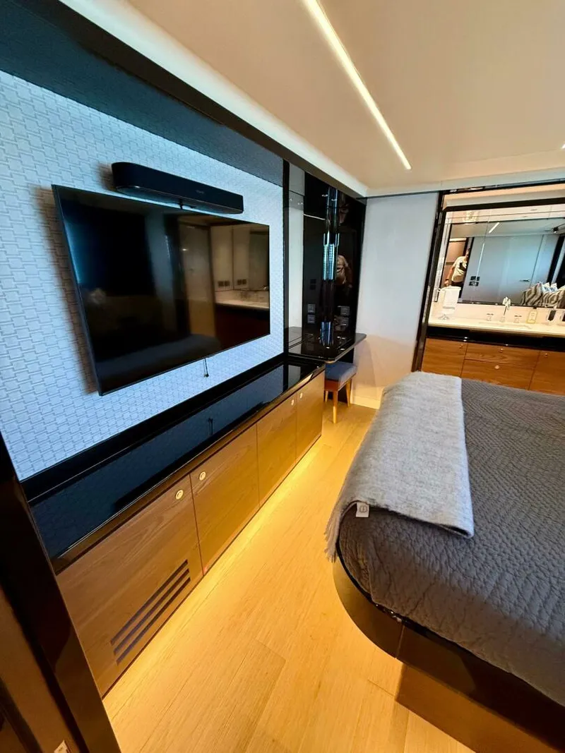 Slide: The Image of Absolute 64 Navetta 2022 - 4786486