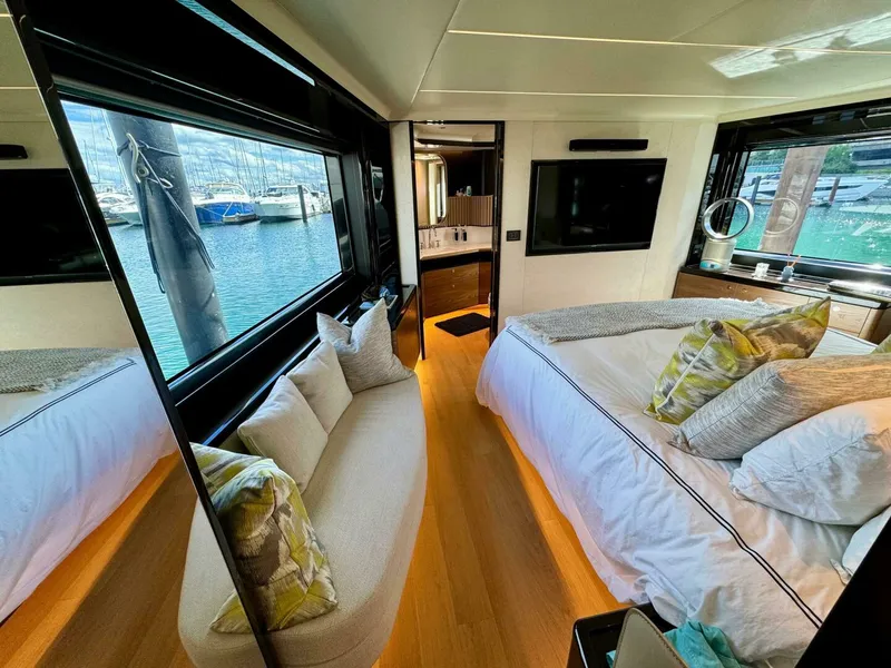 Slide: The Image of Absolute 64 Navetta 2022 - 4786508