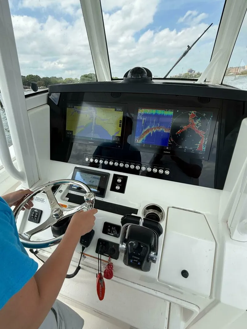 Slide: The Image of Regulator Marine 31 FS with Mezz 2020 - 5239071