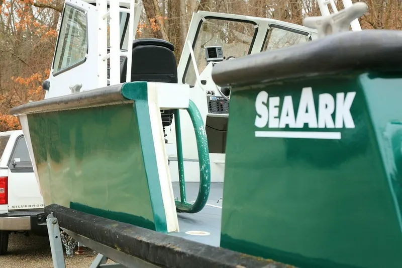 Slide: The Image of SeaArk 25 V Commander SAMA 1365 2002 - 7515599
