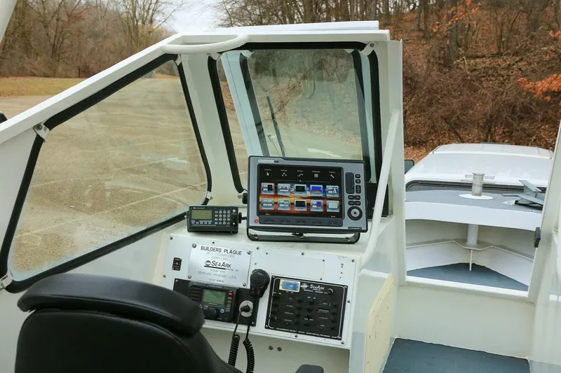 Slide: The Image of SeaArk 25 V Commander SAMA 1365 2002 - 7515571