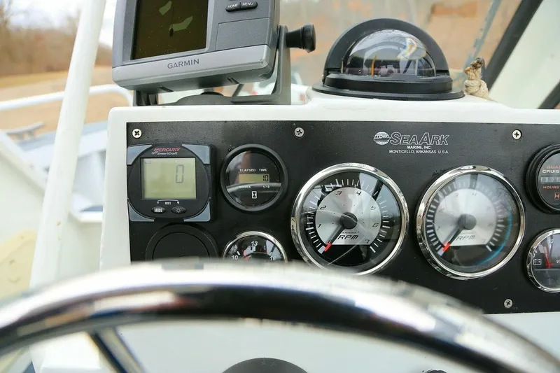 Slide: The Image of SeaArk 25 V Commander SAMA 1365 2002 - 7515557