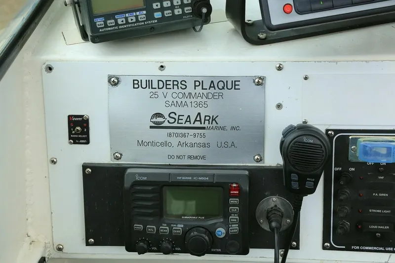 Slide: The Image of SeaArk 25 V Commander SAMA 1365 2002 - 7515520