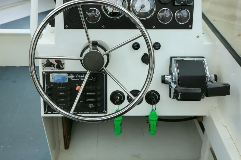 Slide: The Image of SeaArk 25 V Commander SAMA 1365 2002 - 7515524