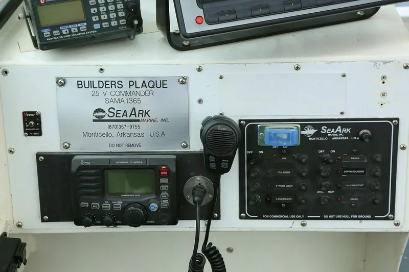 Slide: The Image of SeaArk 25 V Commander SAMA 1365 2002 - 7515604