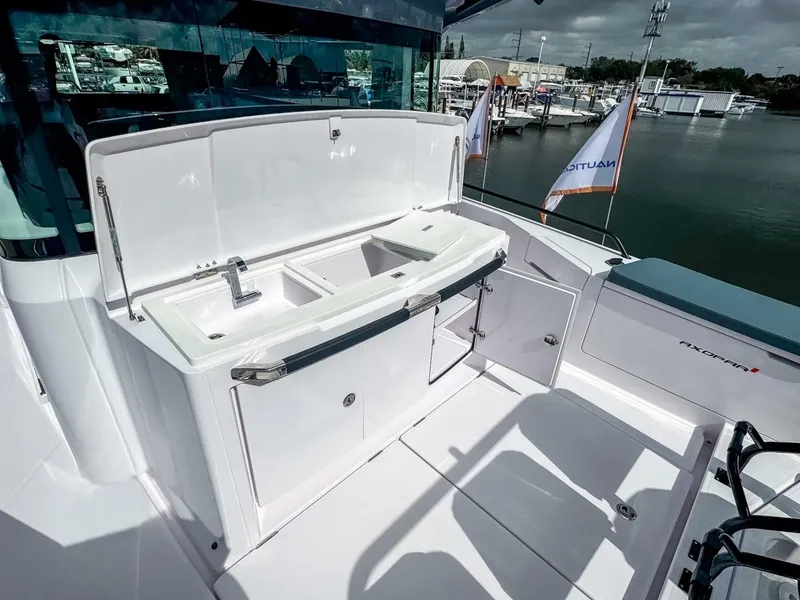 Slide: The Image of Axopar 37XC CROSS CABIN 2024 - 5323916