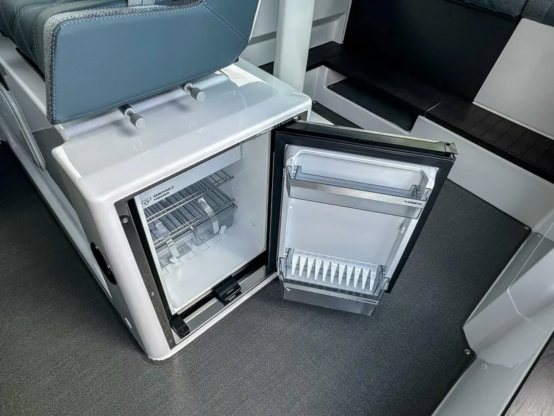 Slide: The Image of Axopar 37XC CROSS CABIN 2024 - 5323925