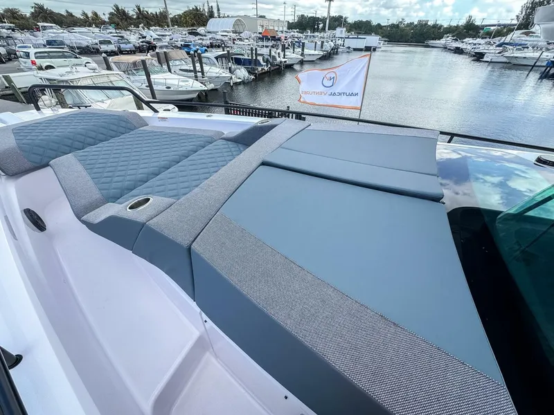 Slide: The Image of Axopar 37XC CROSS CABIN 2024 - 5323931