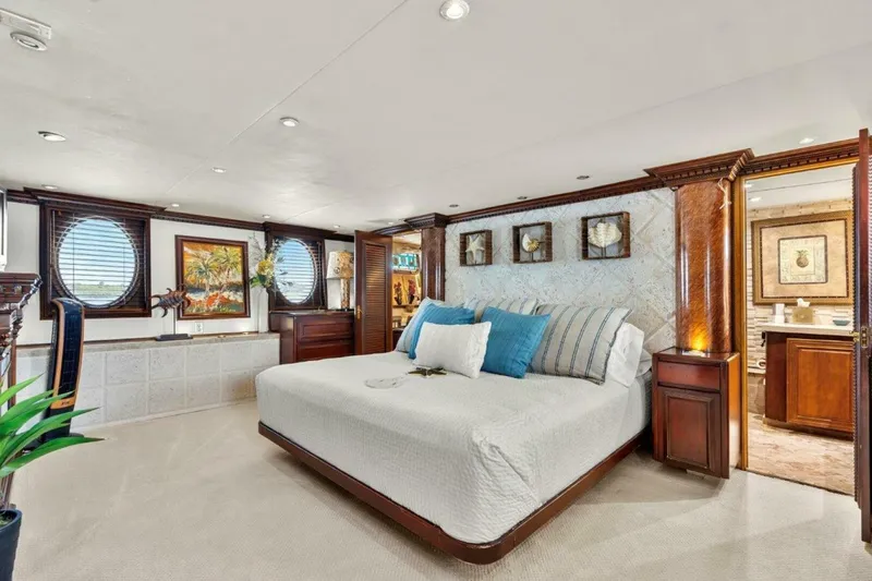 Slide: The Image of Broward 110 Envision - Stateroom 1984 Broward 110 Motor Yacht - Envision - 4792896