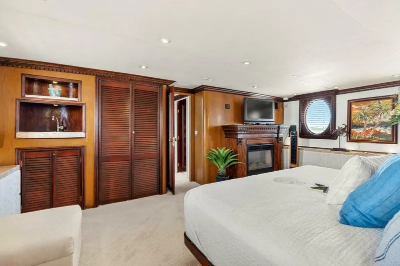 Slide: The Image of Broward 110 Envision - Stateroom 1984 Broward 110 Motor Yacht - Envision - 4792897